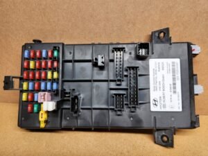 03-08 Hyundai Tiburon Interior Fuse Box BCM Part# 95480-2C320 - Image 3