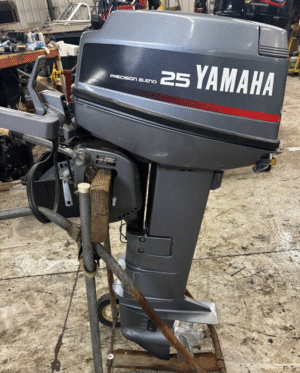 1992 Yamaha 25 two stroke oil inject long shaft electric start tiller Freshwater - Image 2