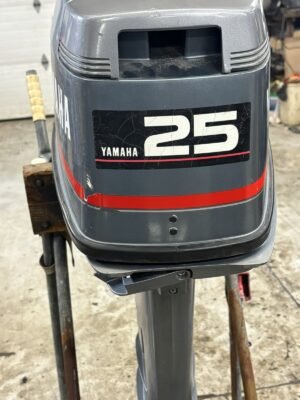 1992 Yamaha 25 two stroke oil inject long shaft electric start tiller Freshwater - Image 4