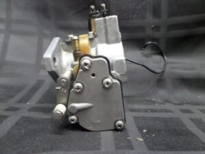 1994 MERCURY TRACKER 25HP 2-STROKE CARBURETOR 1390-8889A13 WMC31A OUTBOARD MOTOR - Image 2